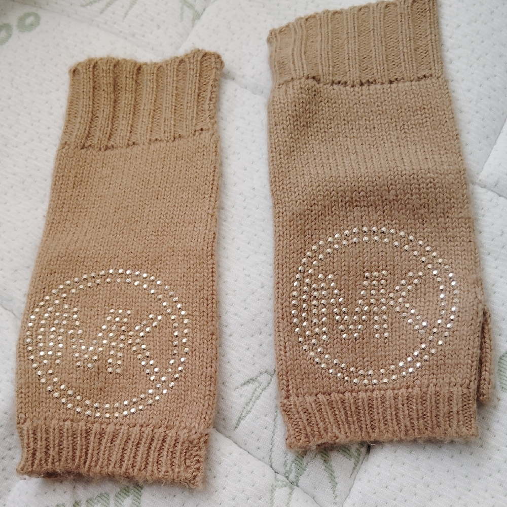 Michael Kors Fingerless Gloves In beige With Rhinestones